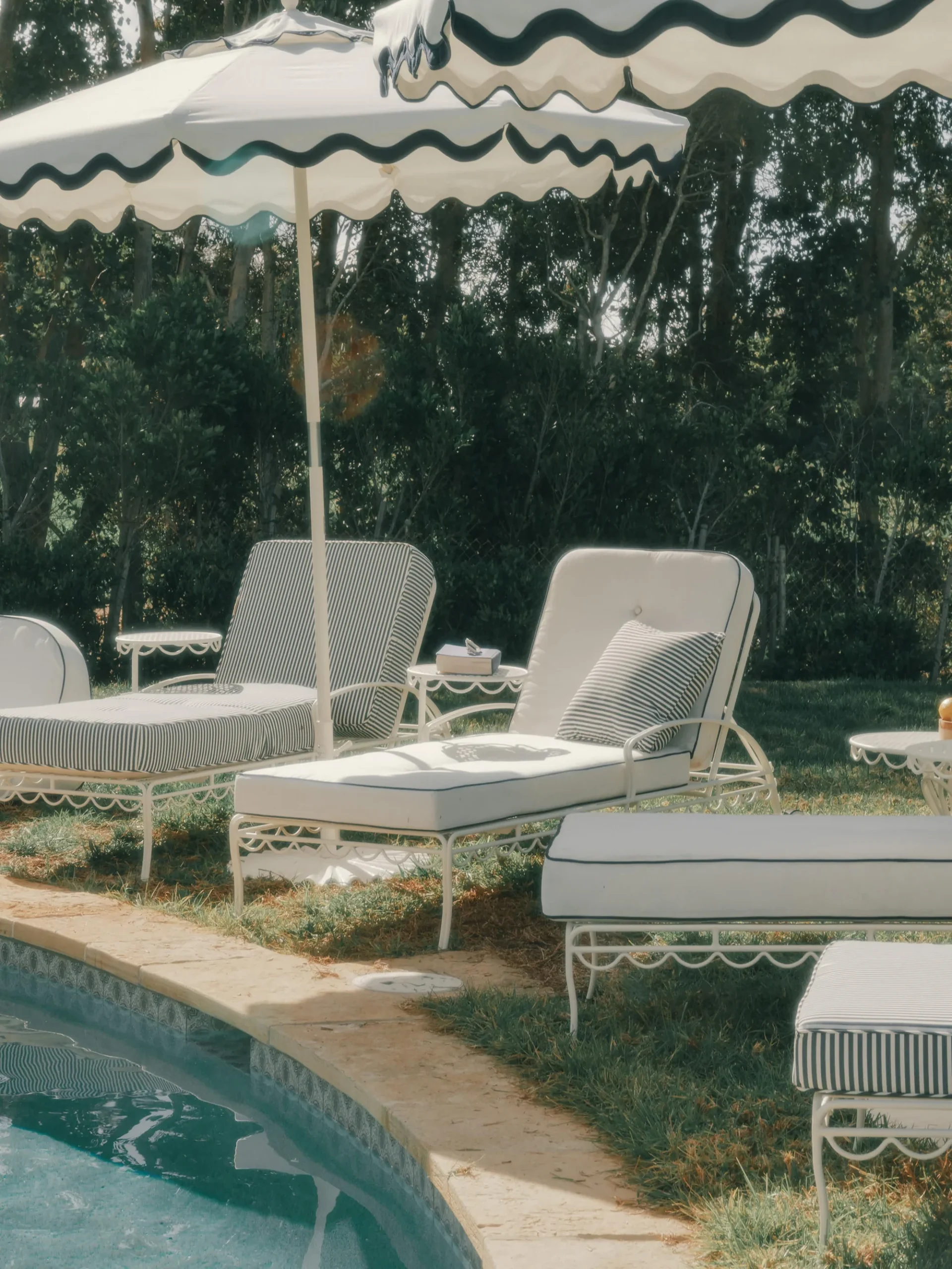 Business & Pleasure – Bain de soleil Al Fresco