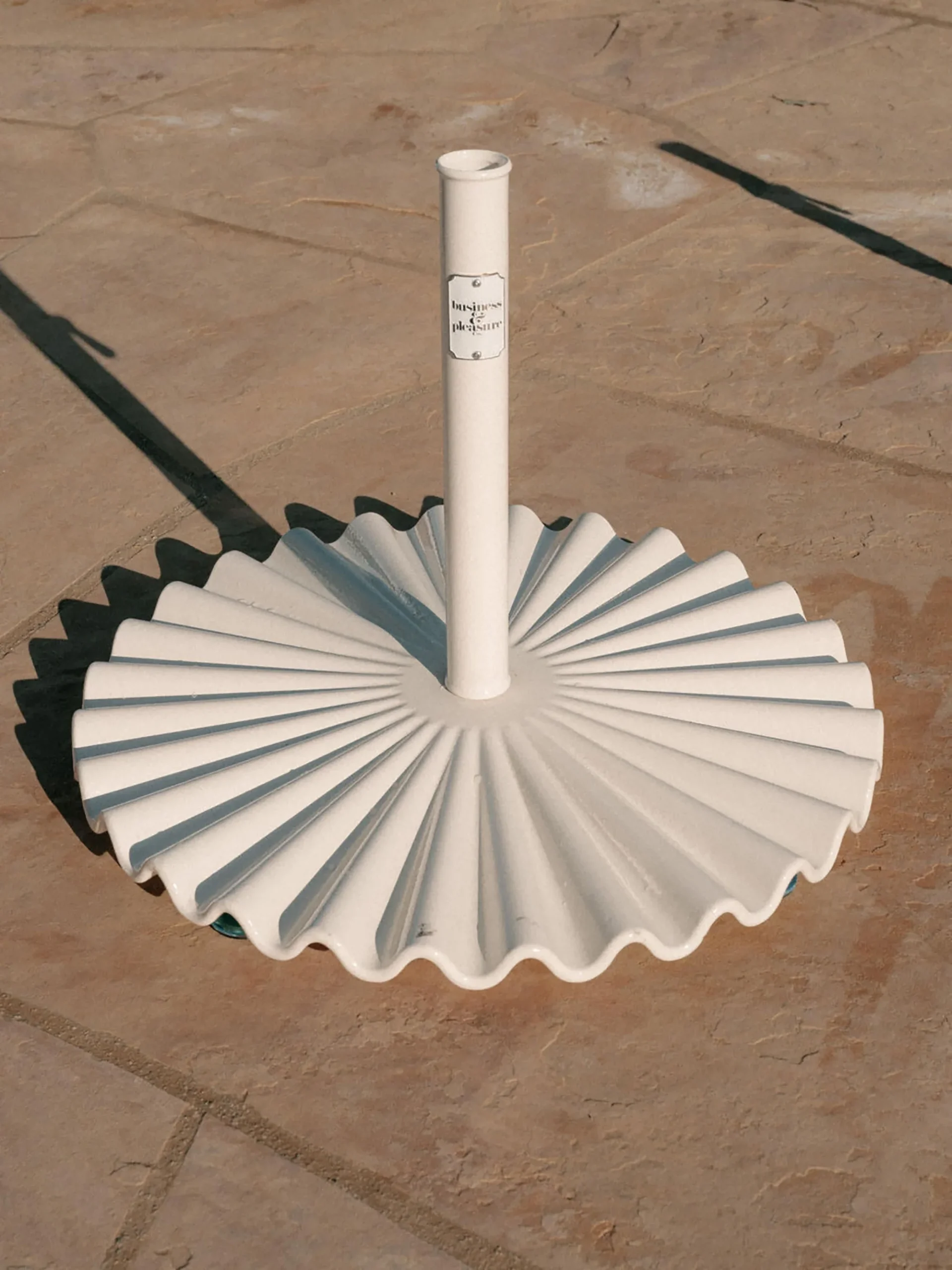 Business & Pleasure – Pied de parasol rond Clamshell